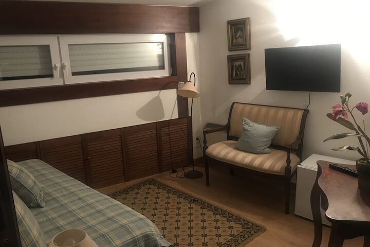 Room 36 of 98