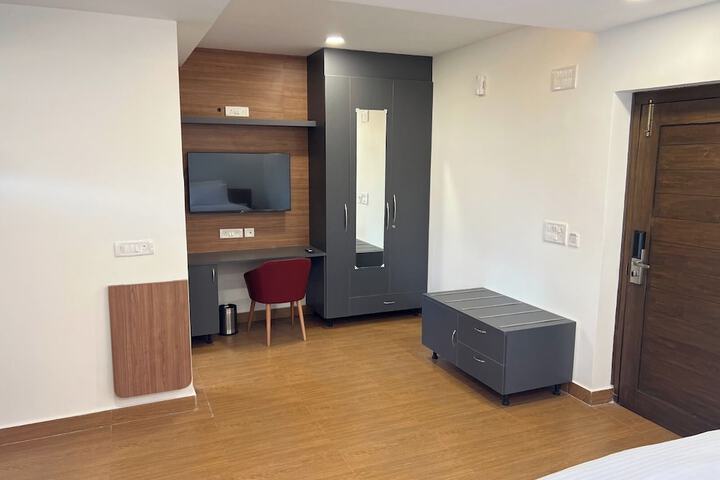 Room 7 of 9