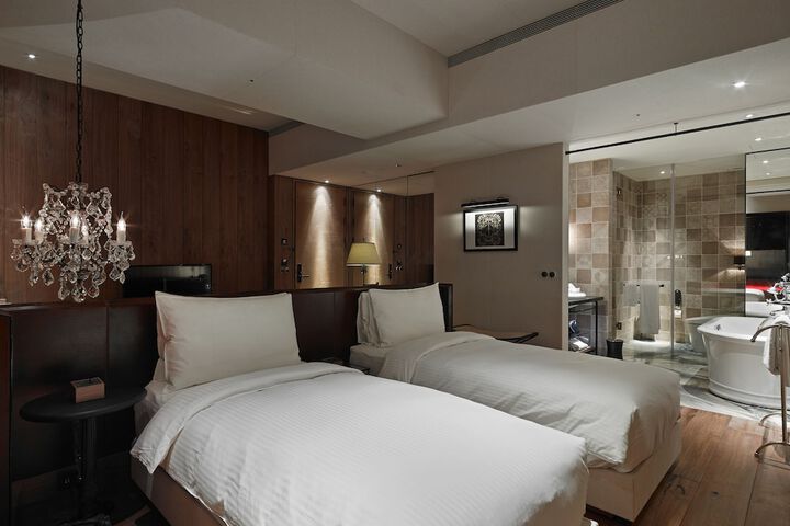 Room 16 of 70