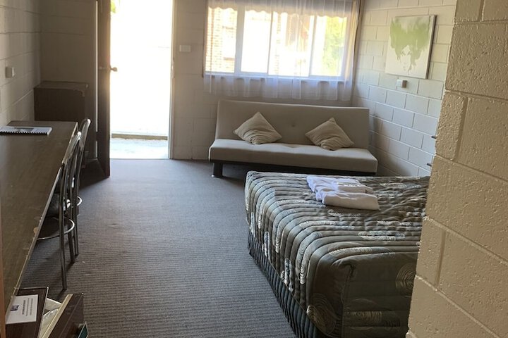 Room 6 of 14