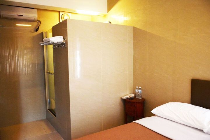 Room 9 of 19
