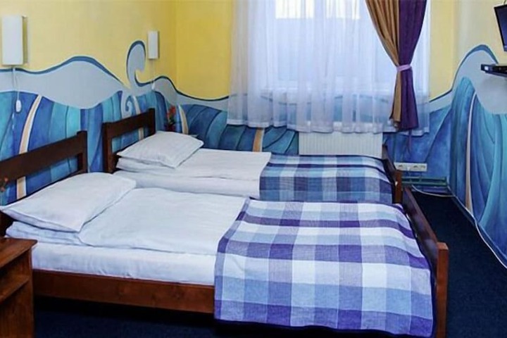 Room 12 of 42