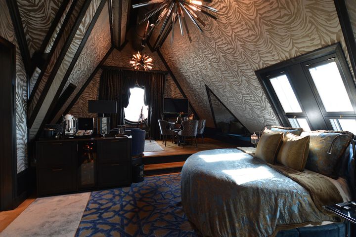 Room 28 of 87