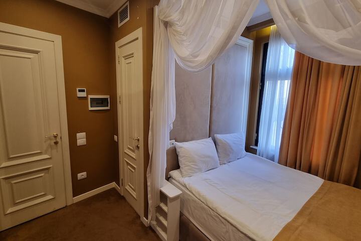 Room 12 of 122