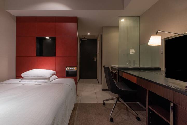 Room 10 of 42