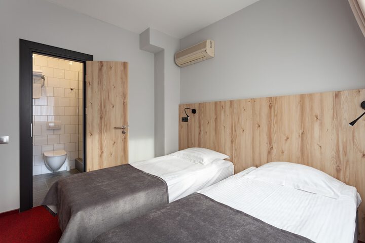 Room 25 of 54