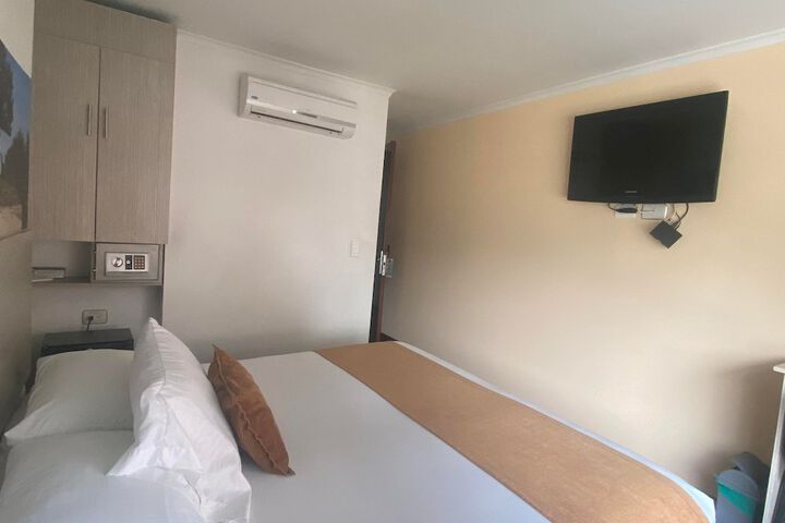 Room 8 of 43