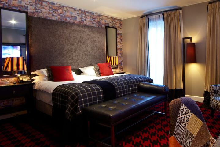 Room 12 of 74