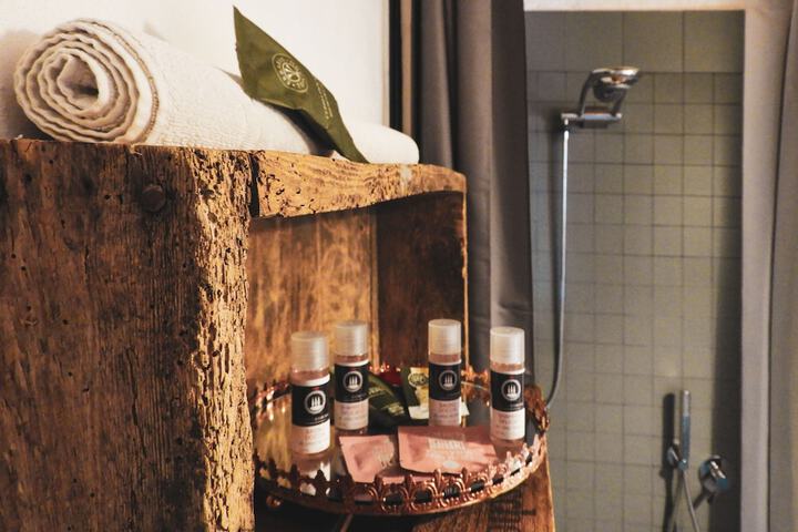 Room 42 of 70