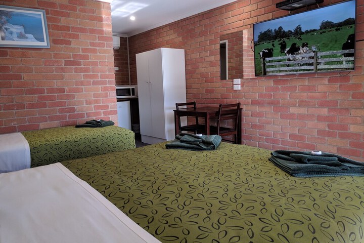 Room 27 of 74