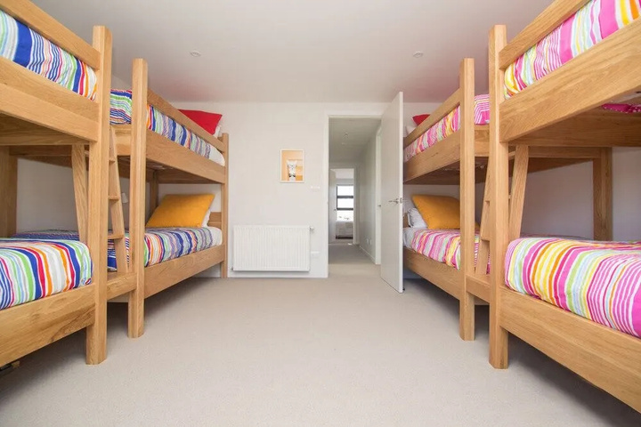 Room 2 of 10