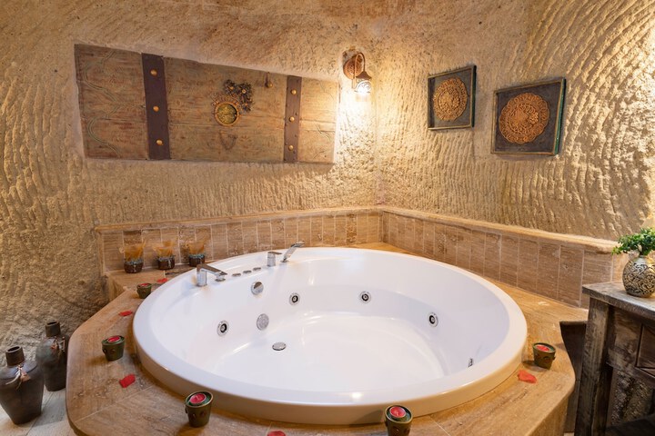 Hot Tub 79 of 106