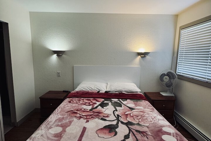 Room 4 of 10
