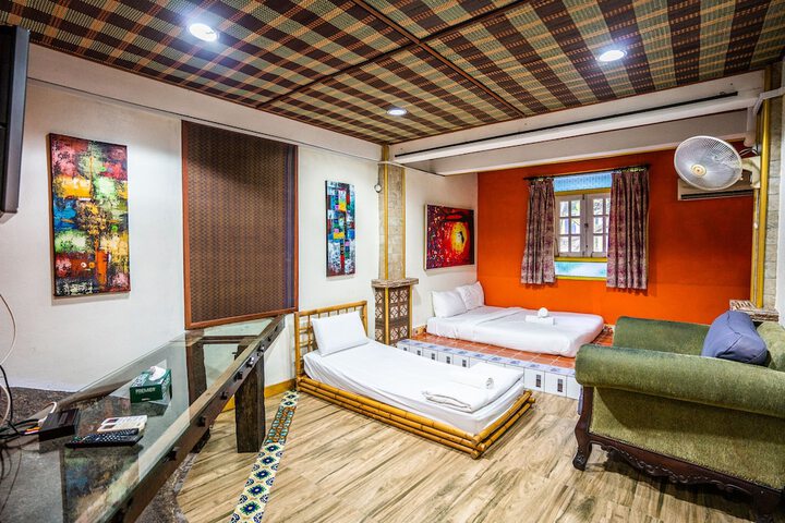 Room 19 of 195