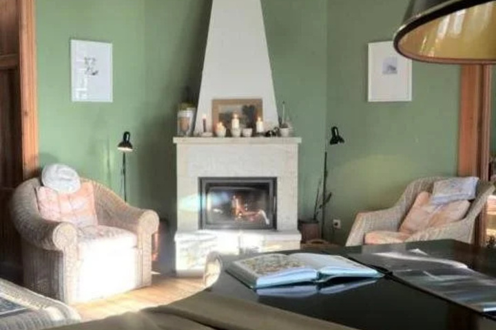Room 6 of 15