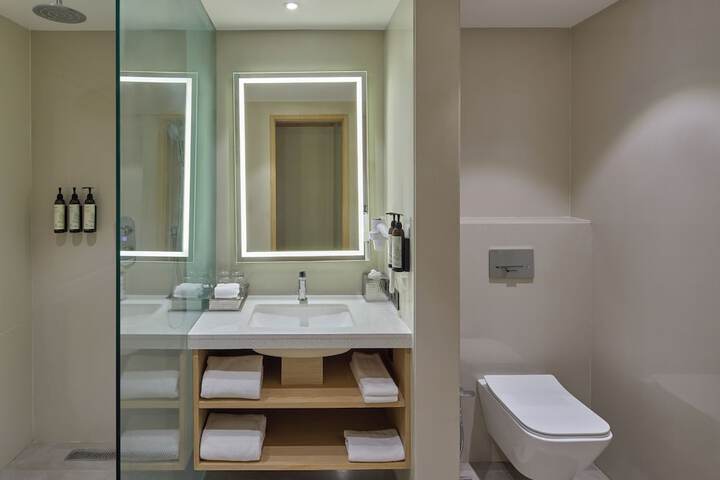 Room 10 of 34