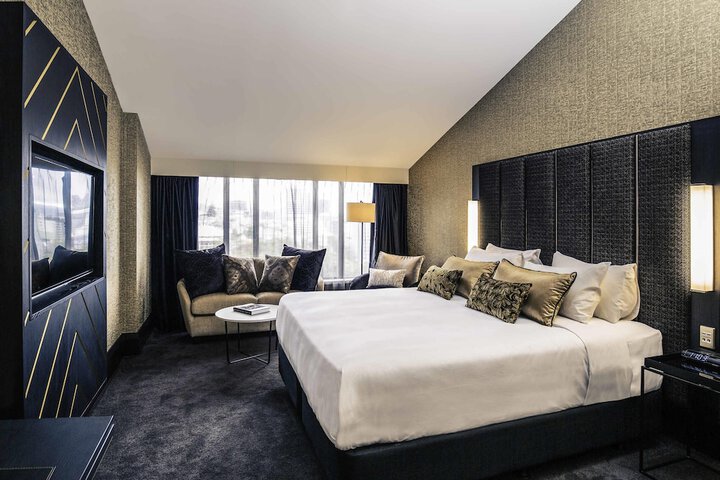 Room 12 of 83
