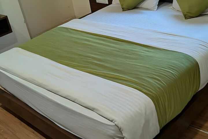 Room 4 of 7