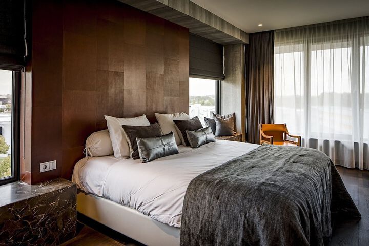 Room 4 of 68