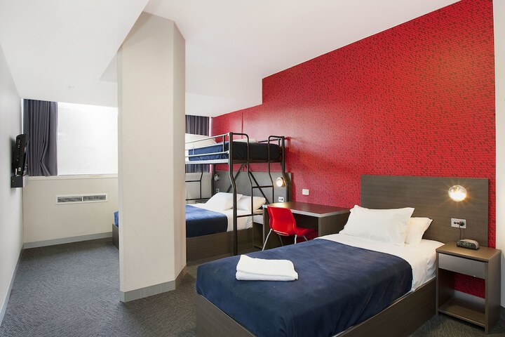 Room 5 of 82