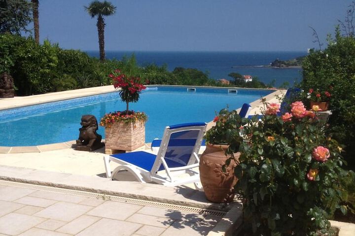 Hotel with Pool