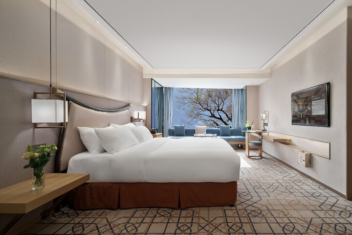 Room 14 of 25