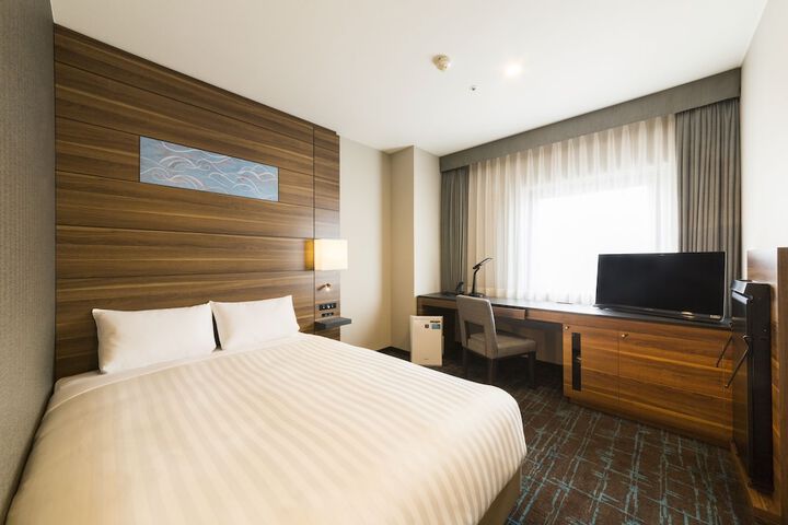 Room 8 of 25