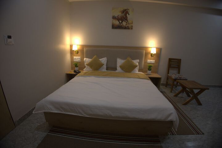 Room 7 of 16