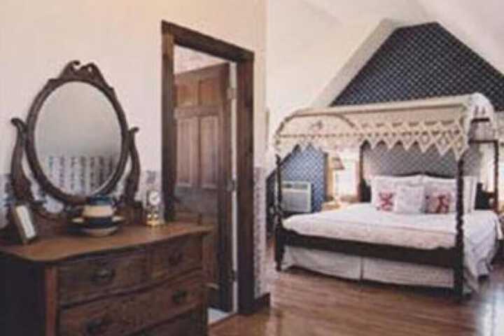 Room 4 of 32