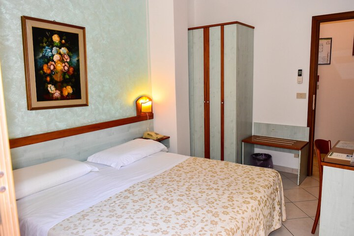 Room 25 of 105