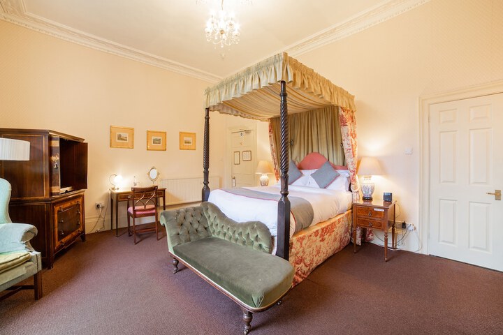 Room 13 of 43