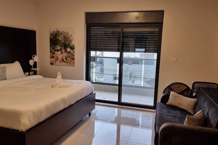 Room 93 of 243