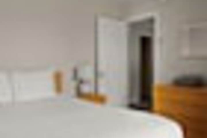 Room 5 of 141