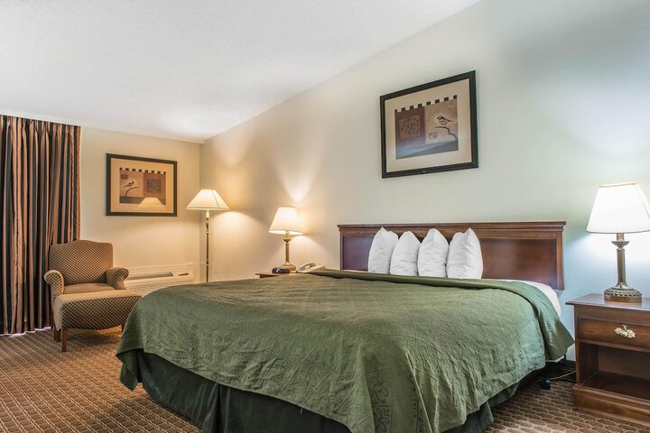 1 King Bed (1 of 9)