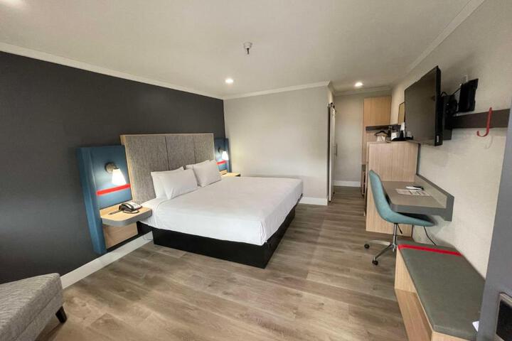 1 King Bed Microwave and Refrigerator Full Breakfast (9 of 23)