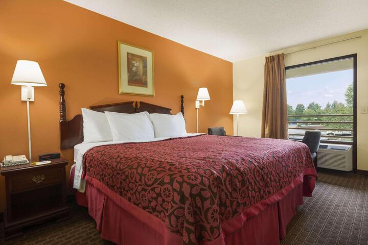2 Queen Beds (3 of 8)