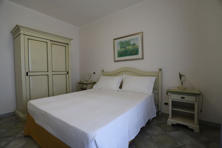 Room 4 of 32