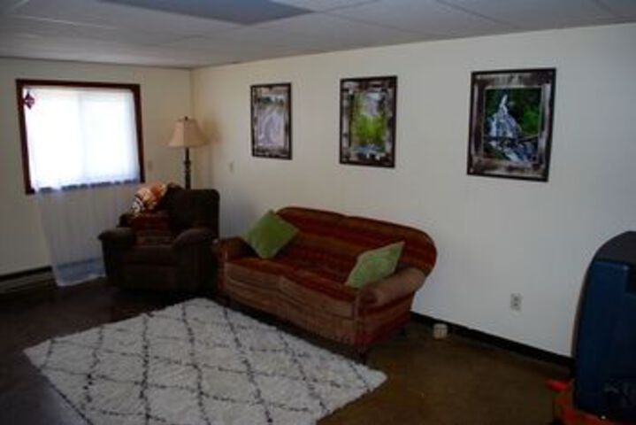 Room 27 of 38