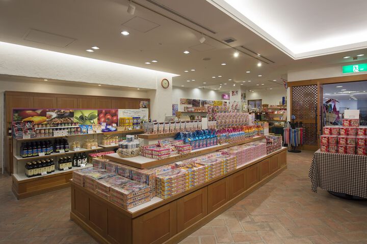 Gift Shop 11 of 27