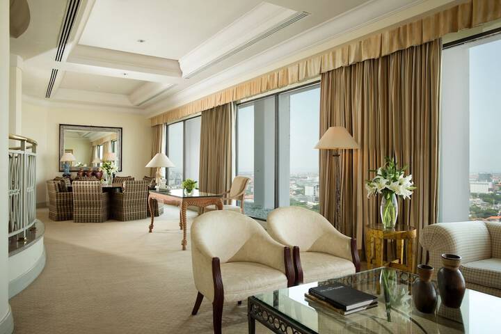Room 10 of 38