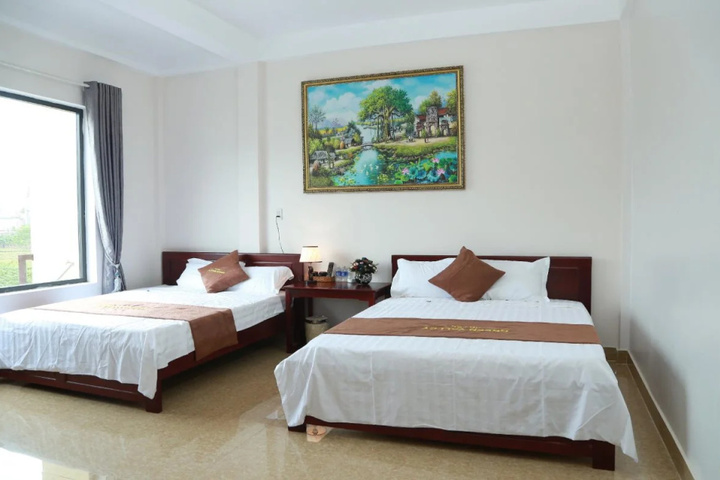 Room 2 of 8