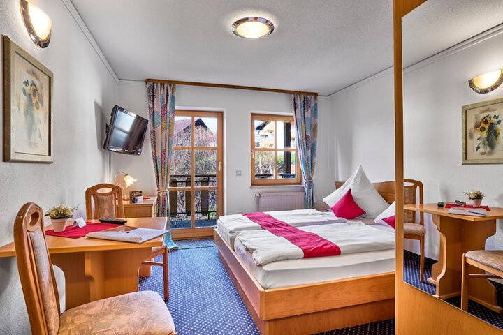 Room 4 of 20