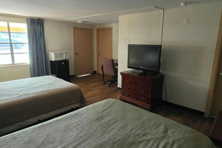 Room 4 of 20