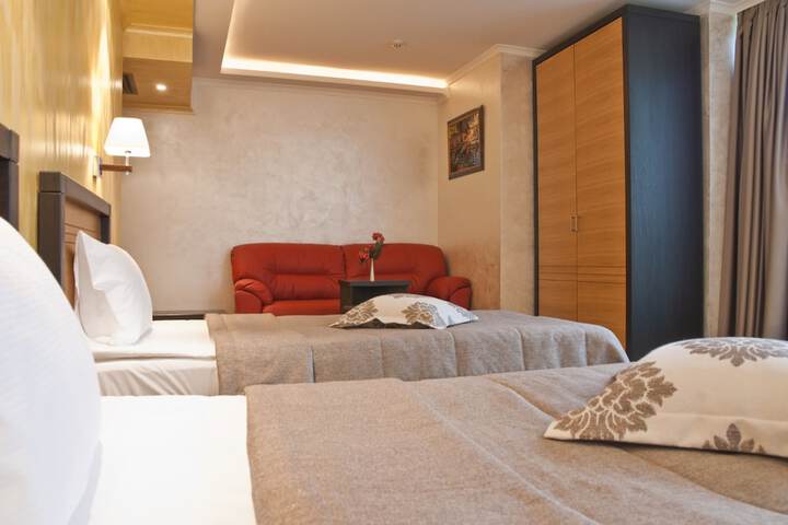 Room 10 of 82