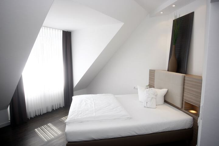 Room 12 of 28