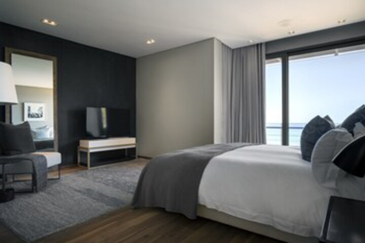 Room 6 of 14