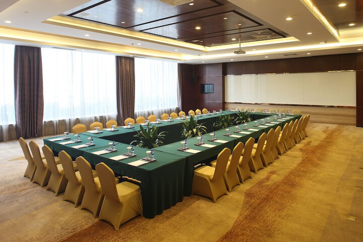 Ballroom/Hall 20 of 23