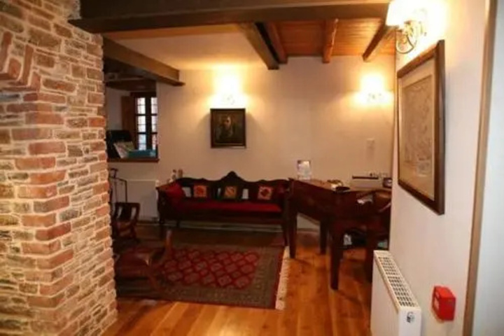 Room 16 of 27