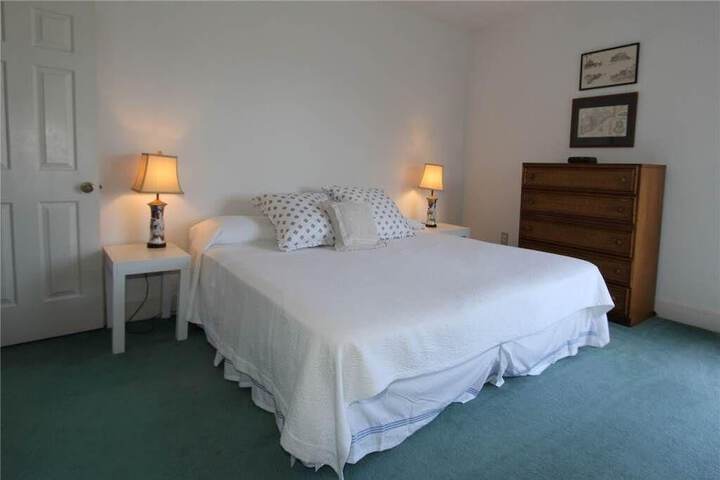 Room 7 of 18