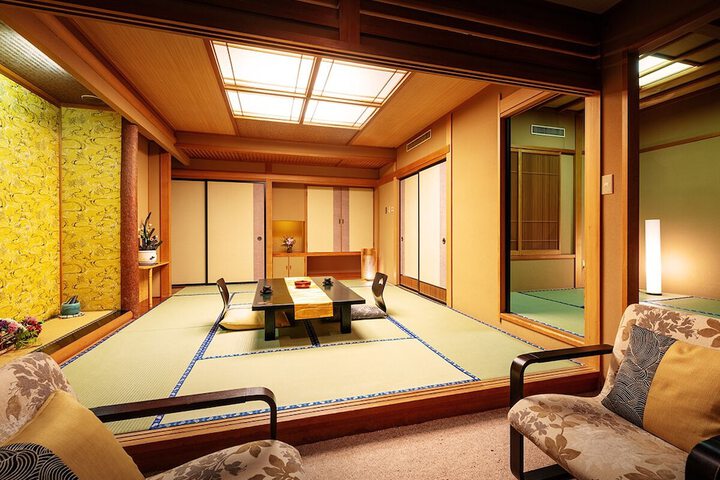 Room 8 of 14